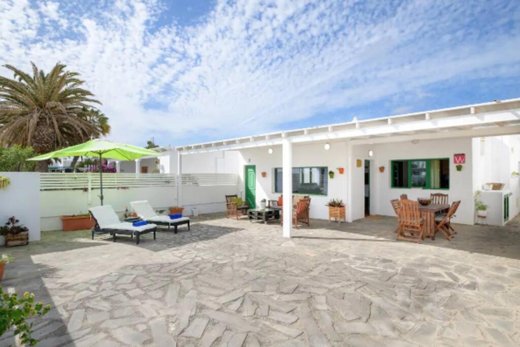 Hermosa Casa Vacacional, Muy Cerca A La Playa. Guatiza Exterior foto